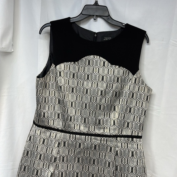 Tahari Arthur S Levine Black rose silver Jacquard Fit & Flare Dress size 14 - Picture 4 of 11